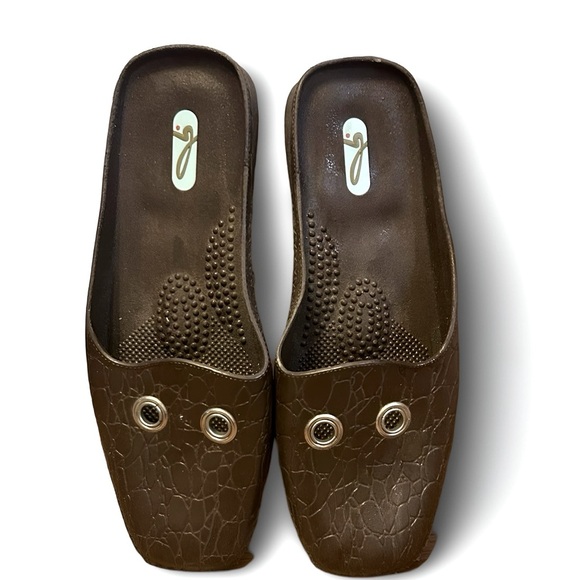Oka-b. Women's Brown Crocodile Pattern Slip-On Mules Size M (6.5-7.5) - Picture 3 of 7